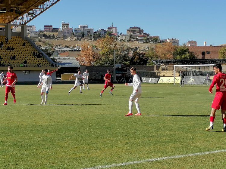 Bayburt Özel İdarespor kendi sahasında  Batman Petrol Sporla 12. haftada berabere kaldı