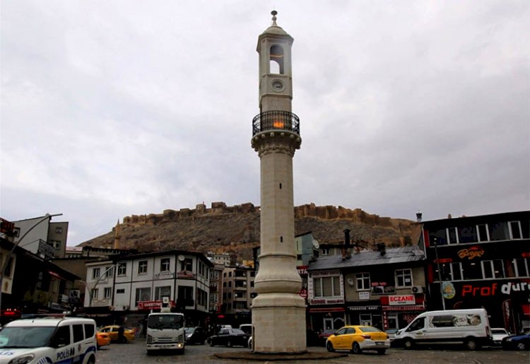 Bayburt saat kulesi restorasyonu tamamlandı.