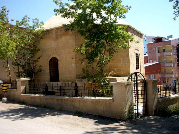 Ahmedi Zencan Türbesi