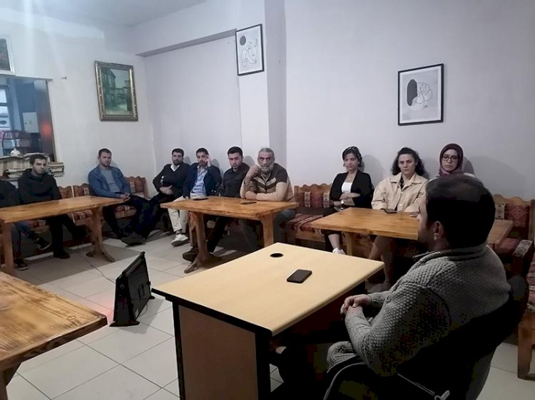Elisa Bayburt Kitap Sahafta Söyleşilere Devam Ediliyor