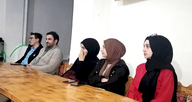 Elisa Bayburt Kitap Sahafta Söyleşilere Devam Ediliyor