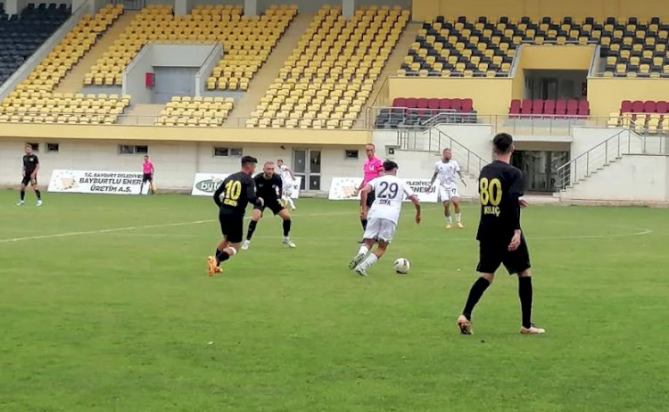 Bayburt Özel İdare Spor sahasında Darıca Gençlerbirliği ile 0-0 Kalarak sezonun ilk puanını aldı